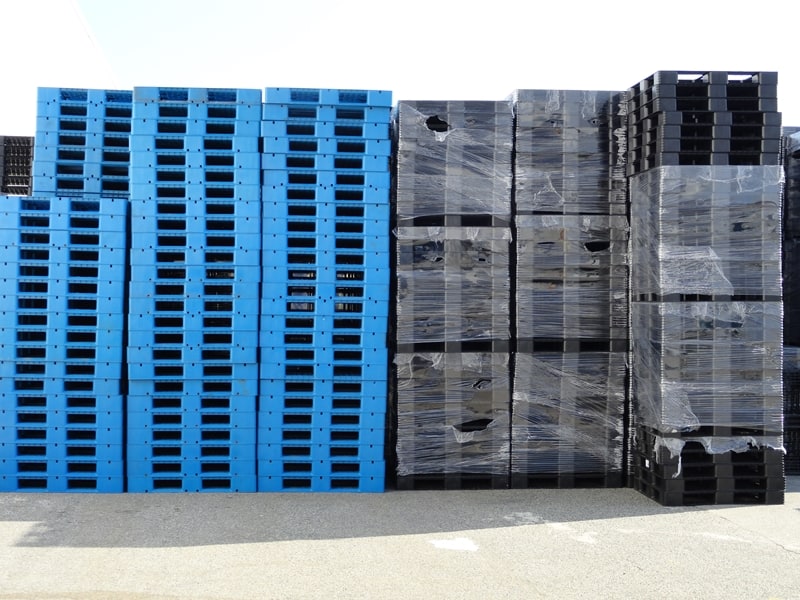 Plastic pallets represent a good way of minimising the risks of food waste. 